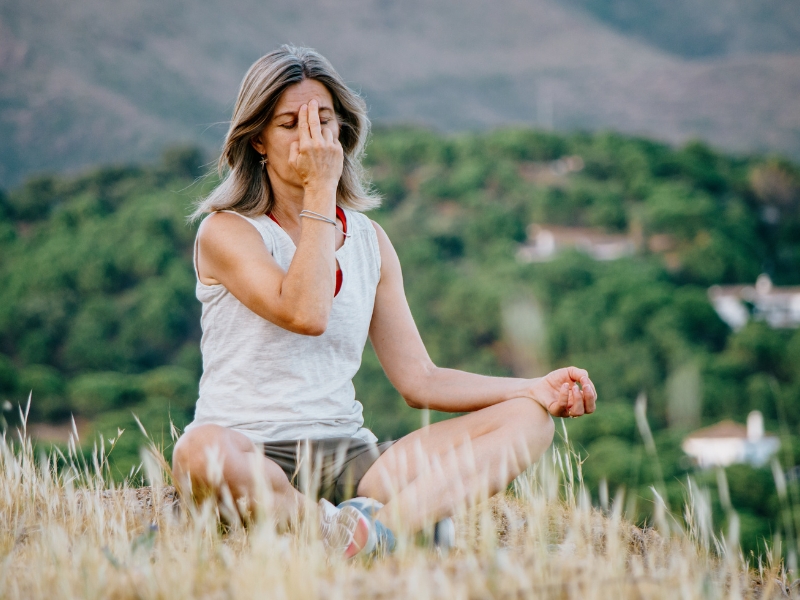 Bài tập thở giúp mẹ bầu ngủ ngon và cân bằng nội tiết tự nhiên