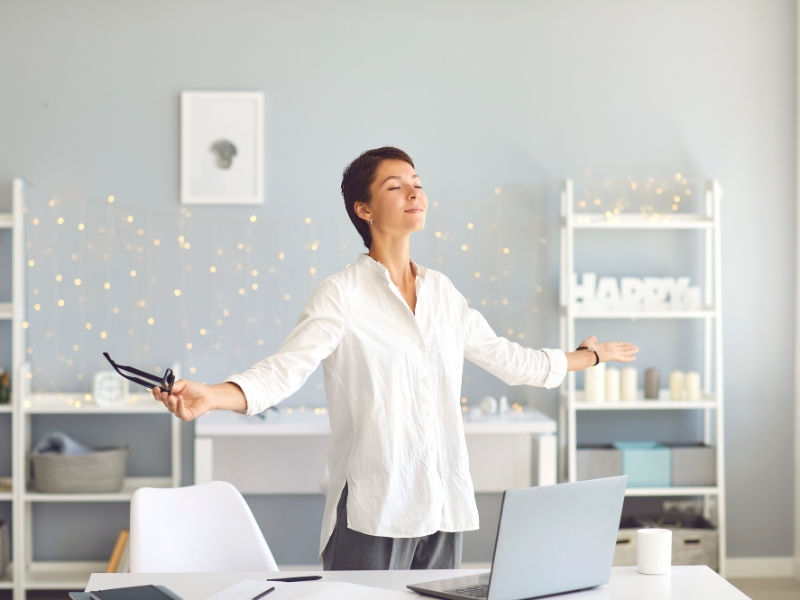 Bài tập thở giúp mẹ bầu ngủ ngon và cân bằng nội tiết tự nhiên