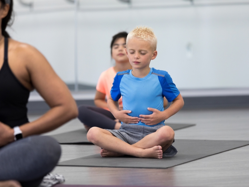 Bài tập thở giúp mẹ bầu ngủ ngon và cân bằng nội tiết tự nhiên