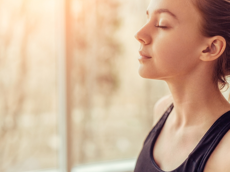 Bài tập thở giúp mẹ bầu ngủ ngon và cân bằng nội tiết tự nhiên