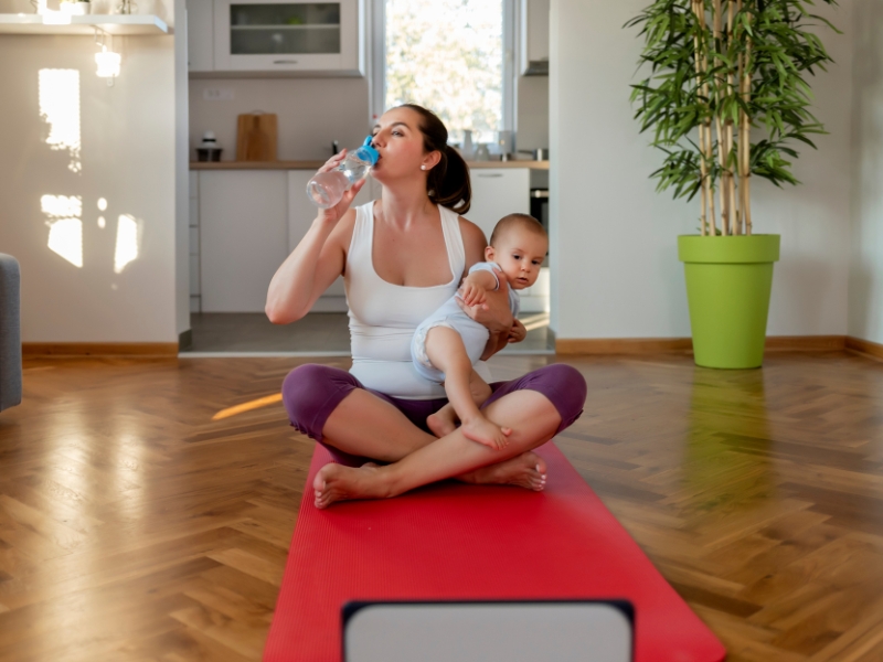 Mẹ sau sinh ăn gì để nhiều sữa, hồi phục nhanh và không tăng cân?