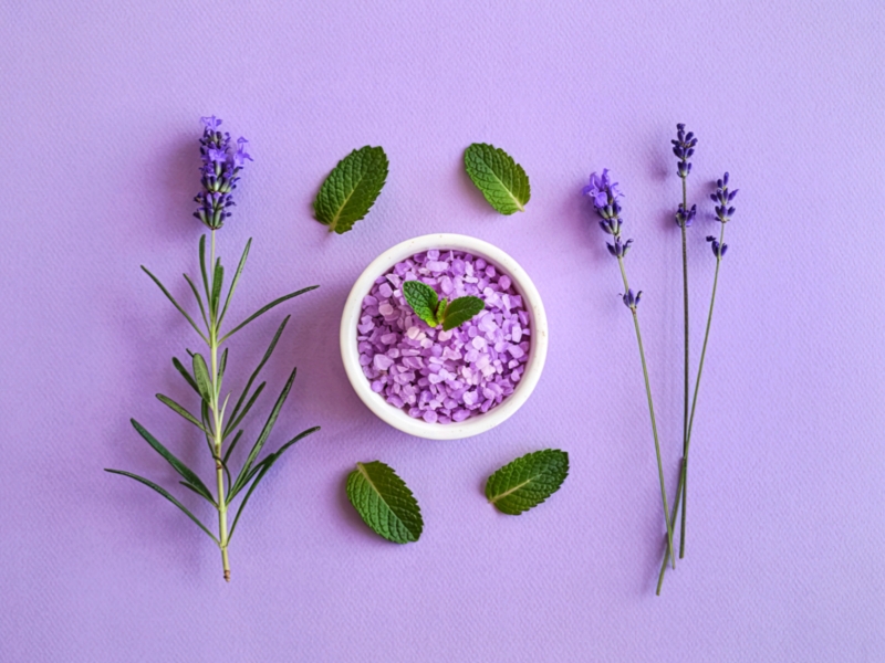 Muối vệ sinh vùng kín: Có thực sự tốt không? Cách dùng đúng chuẩn y khoa