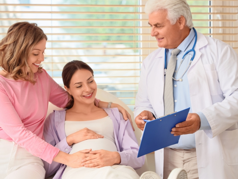 Sau chuyển phôi có nên ngồi nhiều không? 