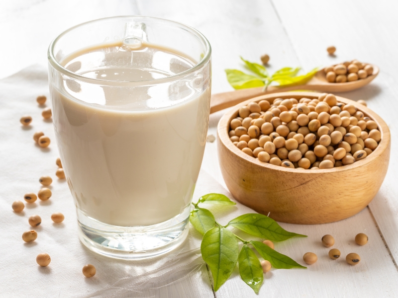 Sau chuyển phôi có nên uống sữa đậu nành không?